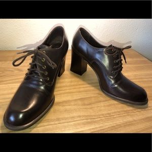 Hillard & Hanson Dark Brown lace up leather shoes. Perfect condition.